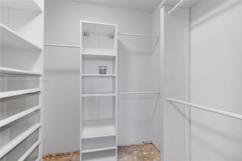Condo in Hallandale Beach, Florida, 2 bedrooms  № 1861984 - photo 19