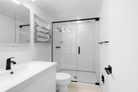 Condo in Hallandale Beach, Florida, 2 bedrooms  № 1861984 - photo 26