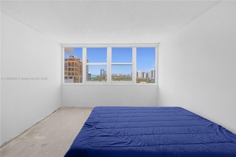 Condo in Hallandale Beach, Florida, 2 bedrooms  № 1861984 - photo 13