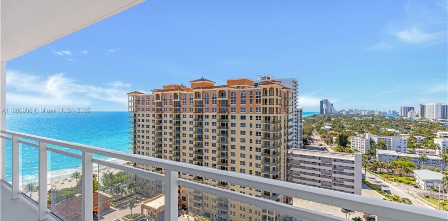 Condo in Hallandale Beach, Florida, 2 bedrooms № 1861984