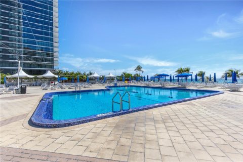Condo in Hallandale Beach, Florida, 2 bedrooms  № 1861984 - photo 29