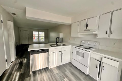 Condo in Orlando, Florida, 2 bedrooms  № 1910617 - photo 5