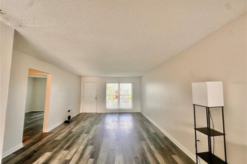Condo in Orlando, Florida, 2 bedrooms  № 1910617 - photo 2