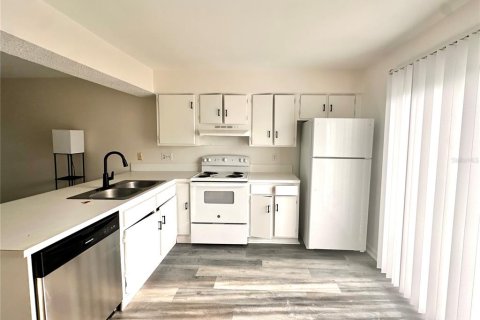 Condo in Orlando, Florida, 2 bedrooms  № 1910617 - photo 4
