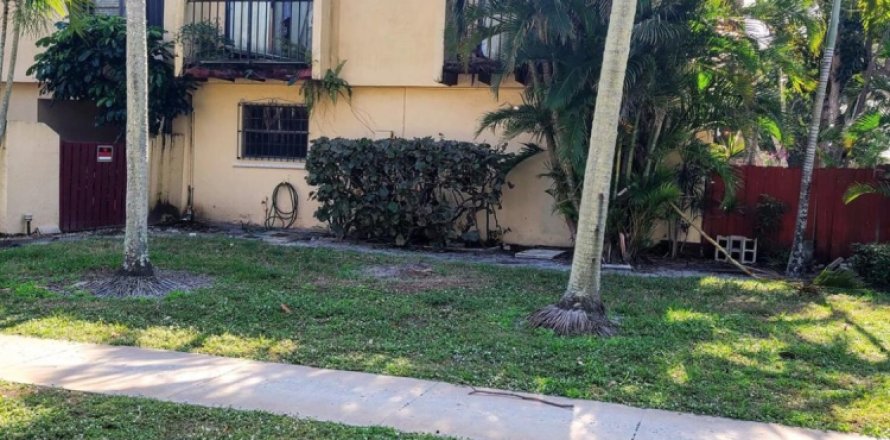 Townhouse in West Palm Beach, Florida 2 bedrooms, 142.98 sq.m. № 973132