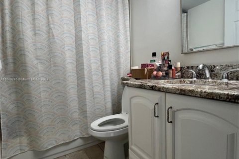 Condo in Miami, Florida, 2 bedrooms  № 1959920 - photo 9