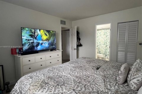 Condo in Miami, Florida, 2 bedrooms  № 1959920 - photo 14