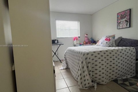 Condo in Miami, Florida, 2 bedrooms  № 1959920 - photo 10
