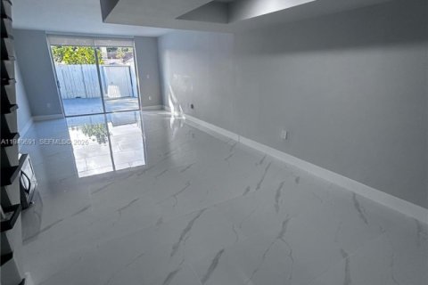 Townhouse in Hialeah, Florida 2 bedrooms, 112.23 sq.m. № 1997762 - photo 6