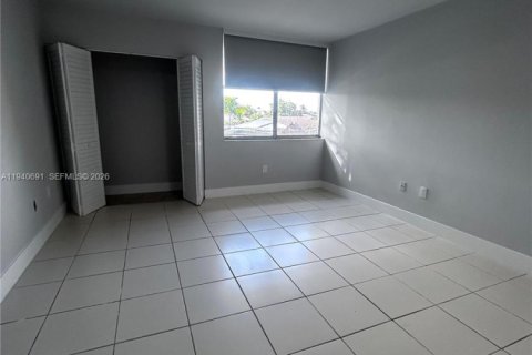 Townhouse in Hialeah, Florida 2 bedrooms, 112.23 sq.m. № 1997762 - photo 16