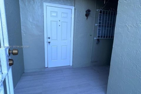 Townhouse in Hialeah, Florida 2 bedrooms, 112.23 sq.m. № 1997762 - photo 3