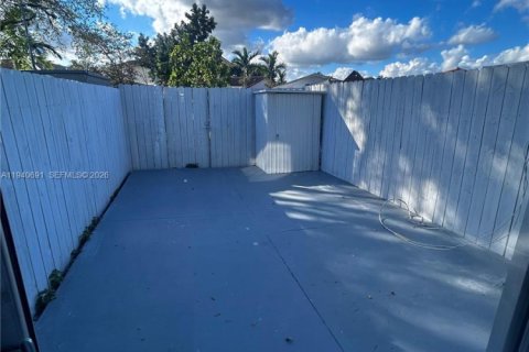 Townhouse in Hialeah, Florida 2 bedrooms, 112.23 sq.m. № 1997762 - photo 27