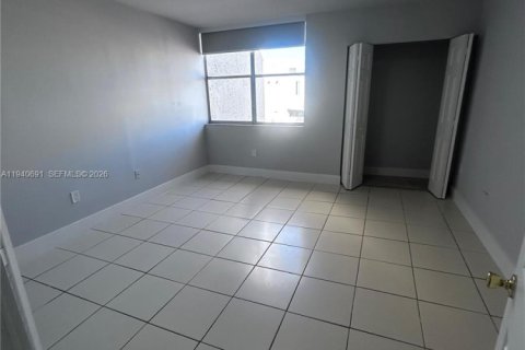 Townhouse in Hialeah, Florida 2 bedrooms, 112.23 sq.m. № 1997762 - photo 22