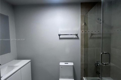 Townhouse in Hialeah, Florida 2 bedrooms, 112.23 sq.m. № 1997762 - photo 20