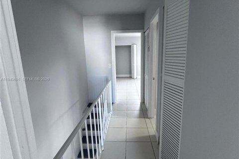Townhouse in Hialeah, Florida 2 bedrooms, 112.23 sq.m. № 1997762 - photo 25