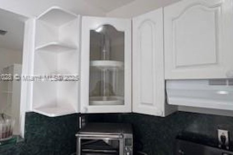 House in Miami Beach, Florida 1 bedroom, 195.84 sq.m. № 1890726 - photo 7