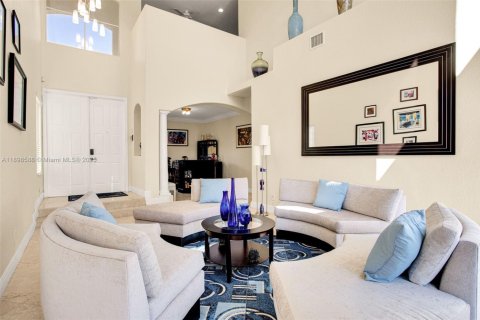House in Miramar, Florida 5 bedrooms, 268.86 sq.m. № 1950046 - photo 10