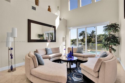 House in Miramar, Florida 5 bedrooms, 268.86 sq.m. № 1950046 - photo 9