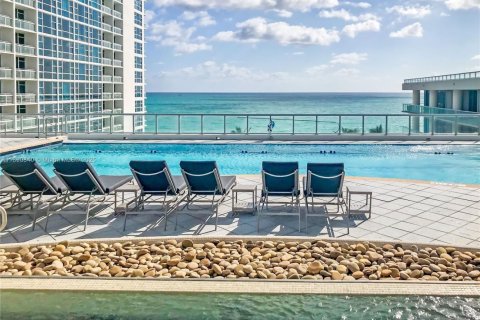 Copropriété à louer à Miami Beach, Floride: 1 chambre, 76.18 m2 № 1946764 - photo 2