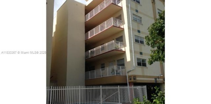 Condo à Hollywood, Floride, 1 chambre  № 1978400