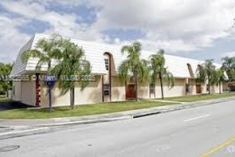 Commercial property in Palmetto Bay, Florida № 1786492 - photo 1