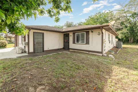 Casa en venta en Leesburg, Florida, 4 dormitorios, 98.2 m2 № 1826865 - foto 1
