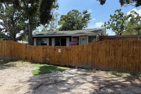 House in Saint Petersburg, Florida 2 bedrooms, 83.98 sq.m. № 1745172 - photo 1
