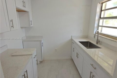 Снять в аренду виллу или дом в Майами, Флорида 2 спальни, 88.26м2, № 2048470 - фото 5