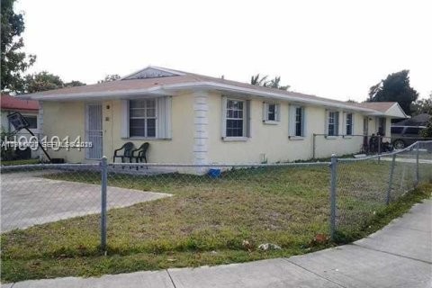 Снять в аренду виллу или дом в Майами, Флорида 2 спальни, 88.26м2, № 2048470 - фото 6