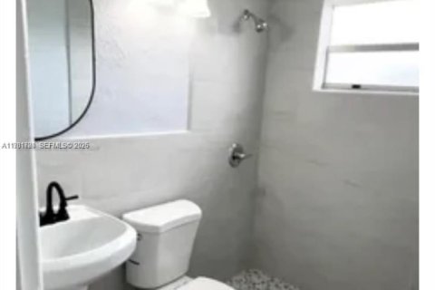 Снять в аренду виллу или дом в Майами, Флорида 2 спальни, 88.26м2, № 2048470 - фото 2