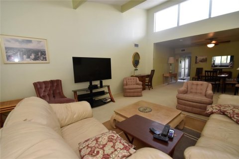 Condo in Sarasota, Florida, 2 bedrooms № 2379151 - photo 2