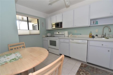 Condo in Sarasota, Florida, 2 bedrooms № 2379151 - photo 4