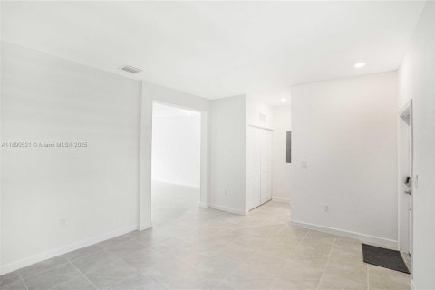 Adosado en alquiler en Homestead, Florida, 3 dormitorios, 137.77 m2 № 1943340 - foto 2