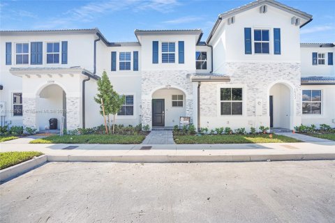 Adosado en alquiler en Homestead, Florida, 3 dormitorios, 137.77 m2 № 1943340 - foto 1