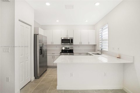 Adosado en alquiler en Homestead, Florida, 3 dormitorios, 137.77 m2 № 1943340 - foto 6
