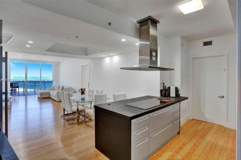 Condominio en venta en Sunny Isles Beach, Florida, 2 dormitorios, 139.26 m2 № 1934444 - foto 16