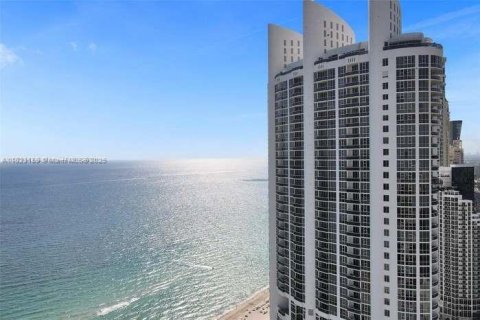 Condominio en Sunny Isles Beach, Florida, 2 dormitorios  № 1934444