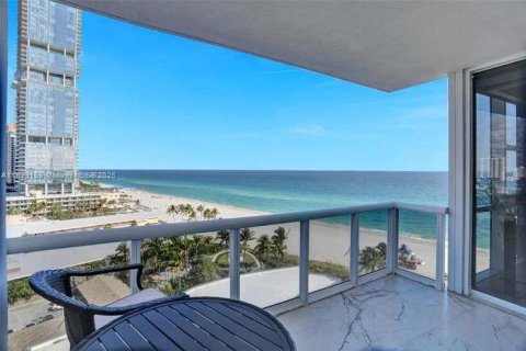 Condominio en venta en Sunny Isles Beach, Florida, 2 dormitorios, 139.26 m2 № 1934444 - foto 2