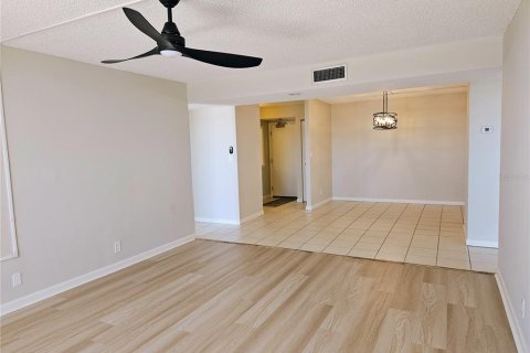 Condominio en alquiler en Treasure Island, Florida, 2 dormitorios, 109.16 m2 № 1635936 - foto 4
