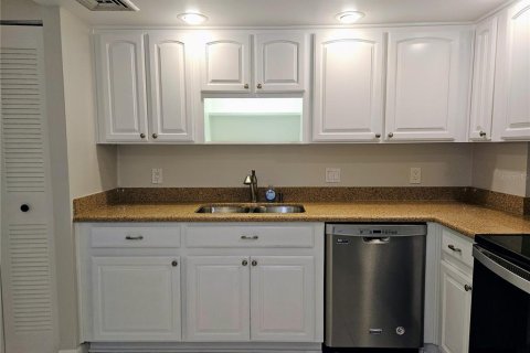 Condominio en alquiler en Treasure Island, Florida, 2 dormitorios, 109.16 m2 № 1635936 - foto 9