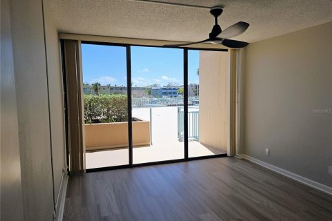 Condominio en alquiler en Treasure Island, Florida, 2 dormitorios, 109.16 m2 № 1635936 - foto 15