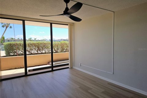 Condominio en alquiler en Treasure Island, Florida, 2 dormitorios, 109.16 m2 № 1635936 - foto 17