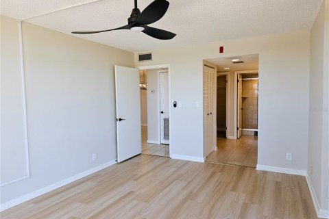 Condominio en alquiler en Treasure Island, Florida, 2 dormitorios, 109.16 m2 № 1635936 - foto 16