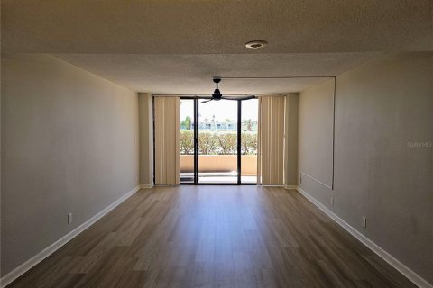 Condominio en alquiler en Treasure Island, Florida, 2 dormitorios, 109.16 m2 № 1635936 - foto 2