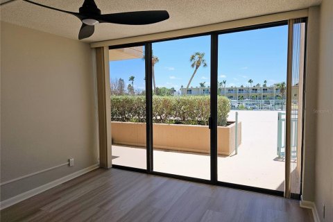 Condominio en alquiler en Treasure Island, Florida, 2 dormitorios, 109.16 m2 № 1635936 - foto 14
