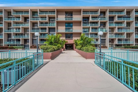 Condominio en alquiler en Treasure Island, Florida, 2 dormitorios, 109.16 m2 № 1635936 - foto 1