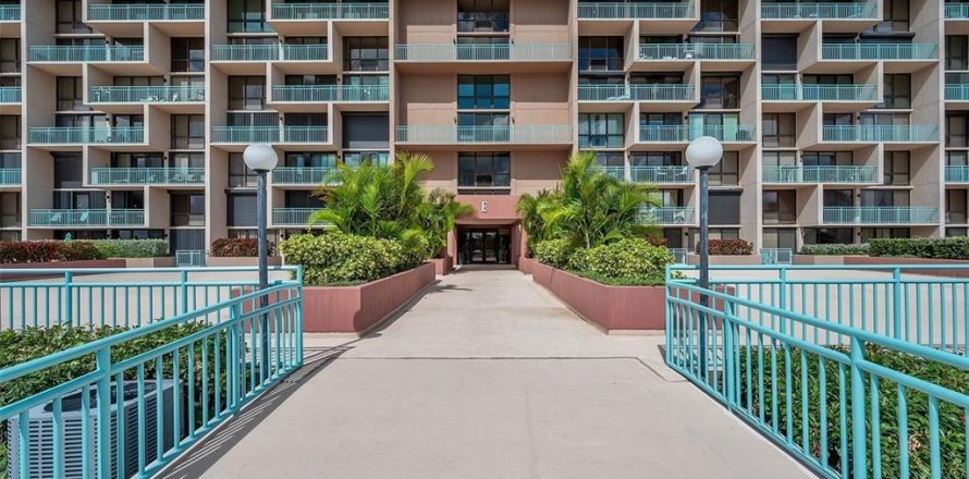 Condominio en Treasure Island, Florida, 2 dormitorios  № 1635936