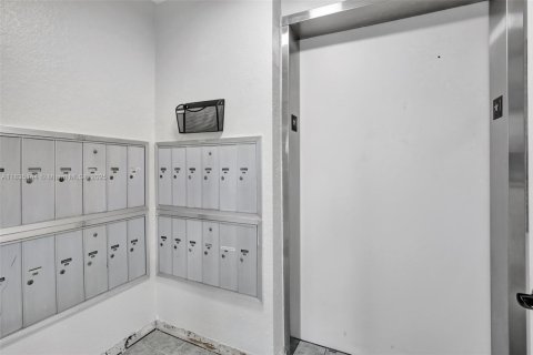 Condo in Davie, Florida, 2 bedrooms № 1982388 - photo 28