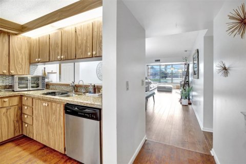 Condo in Davie, Florida, 2 bedrooms № 1982388 - photo 7