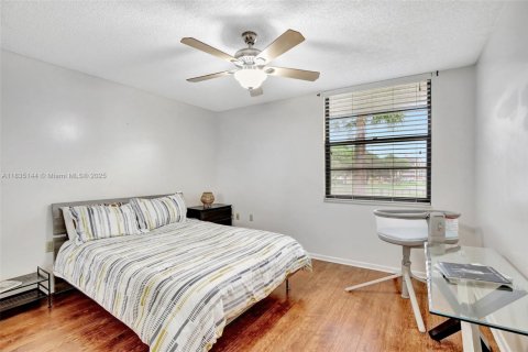 Condo in Davie, Florida, 2 bedrooms № 1982388 - photo 20